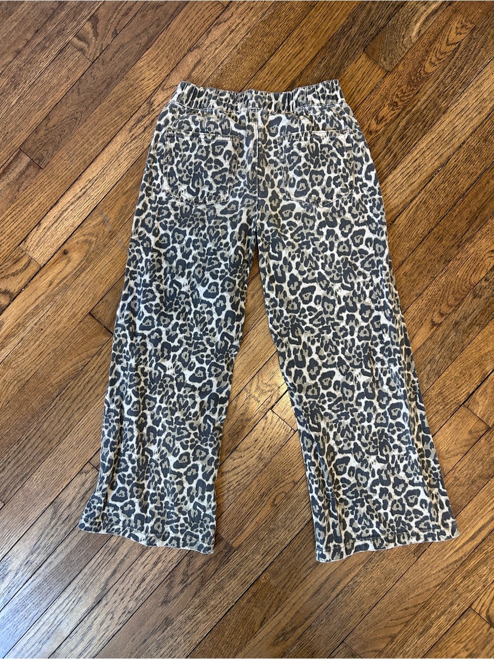 GOGO Girls Leopard Print Jeans in Gray and White